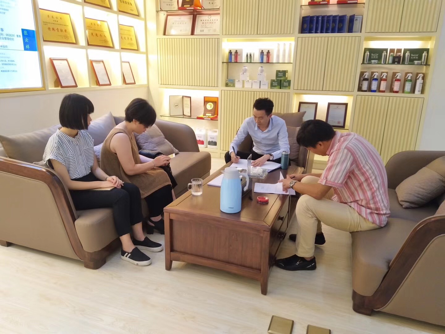 熱烈祝賀張總簽約創(chuàng)綠家泉州市區(qū)級(jí)代理！