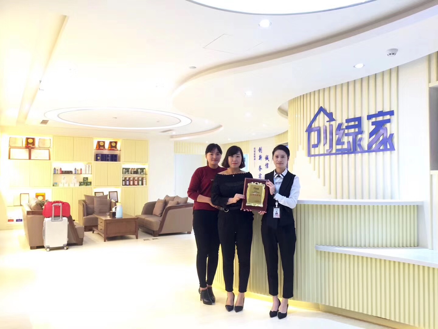 熱烈祝賀梁總簽約創綠家貴州省縣級市代理！